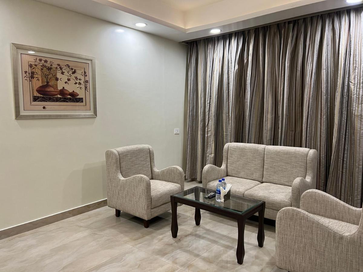 Anukulas Residency - Велор Екстериор снимка