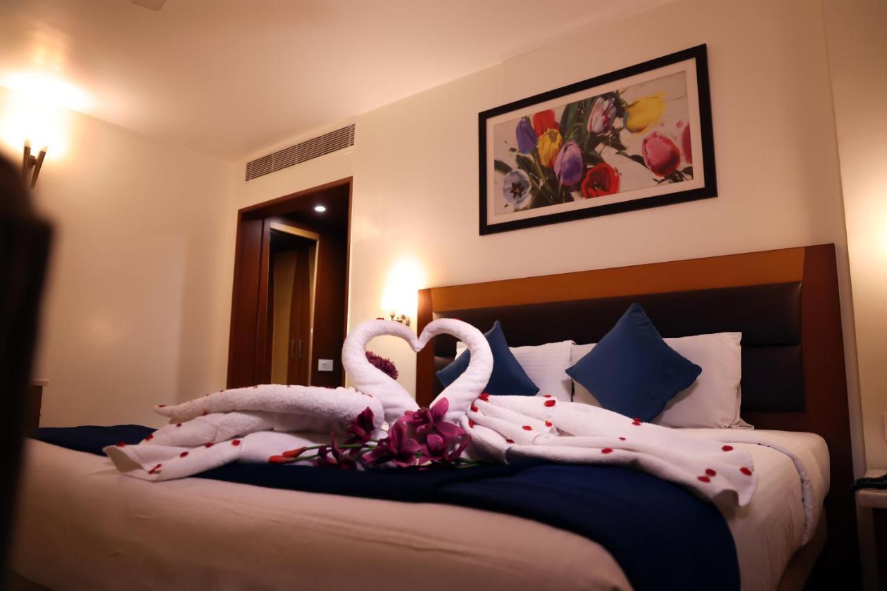 Anukulas Residency - Велор Екстериор снимка